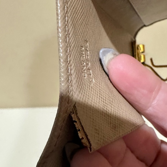 Prada Bow Saffiano Keyholder - Picture 5 of 11